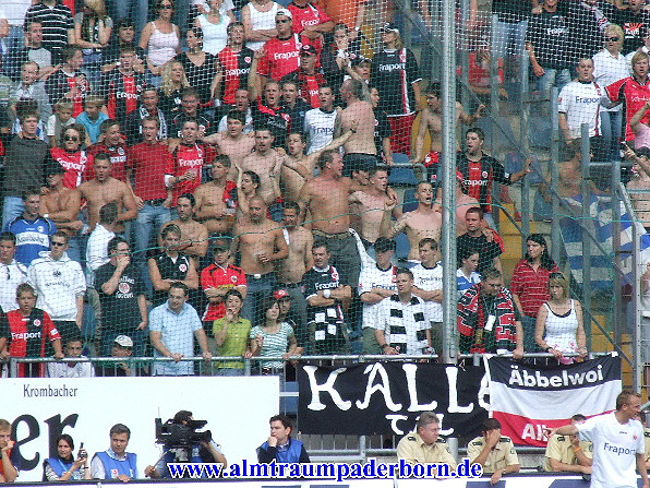 fans_frankfurt_oberkoerper_frei_1.jpg